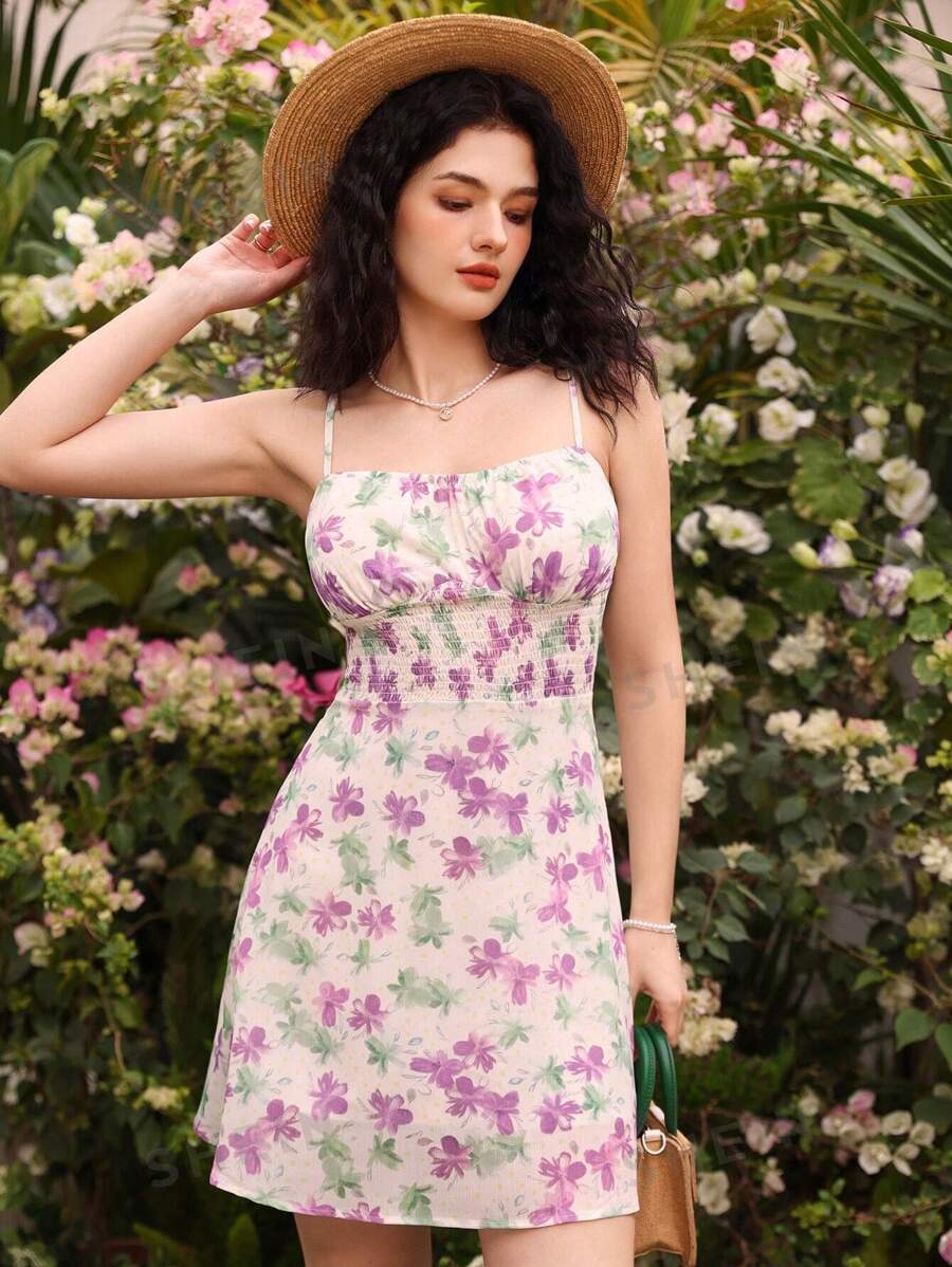 Aveloria Vestido corto con cintura fruncida para mujeres con estampado floral aleatorio y contrastante