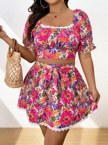 SHEIN SunnyBelle طقم توب وتنورة بطبعة زهور وأكمام قصيرة مع فتحة رقبة مربعة ومزخرفة بالدانتيل مع حافة على شكل زهرة، لفصل الصيف