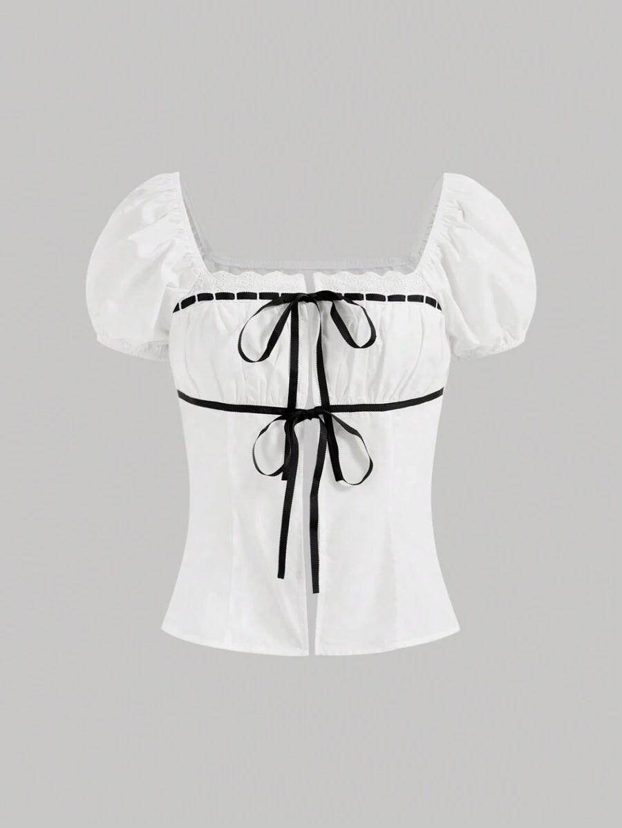 SHEIN MOD Atuendo Casual, Camisa De Color Con Lazo Decorativo A Contraste Con Cuello De Encaje Empalmado, Blanca