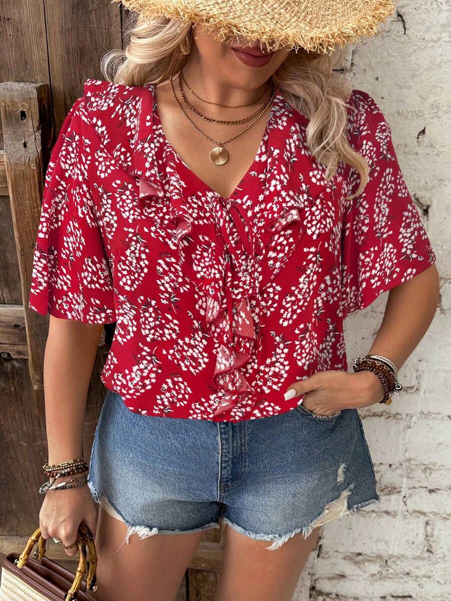 Breezaya Plus size zomerblouse met V-hals, bloemenprint, asymmetrische zoom, korte mouw, blouse met rucherand