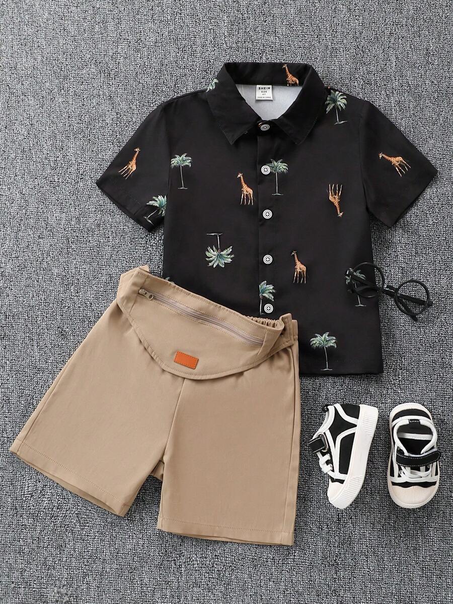 SHEIN 2 Stück Kleinkind Jungen Kokosbaum & Giraffen Muster Hemd mit Kragen und kurzem Arm sowie einfarbige lässige Shorts Set, mit Süß geformten Reißverschluss Gürteltasche für das Tragen bei täglichen Outdoor-Aktivitäten, geeignet für Schule, Urlaub, Frühling, Sommercamp, Sommer