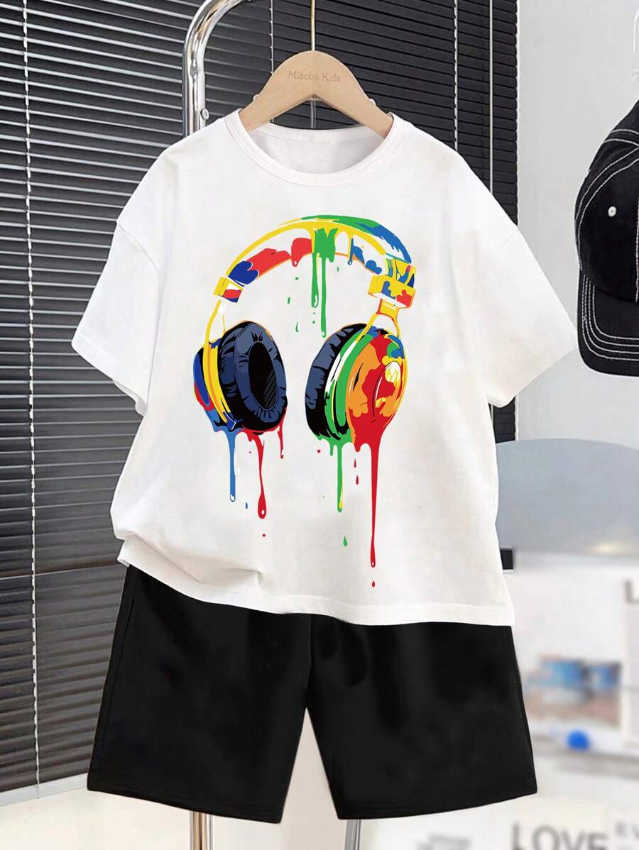 SHEIN Confezione da 2 pezzi con maglietta a maniche corte dal collo rotondo dal design casuale con disegno auricolare animato con pantaloncini per ragazzo per l'estate