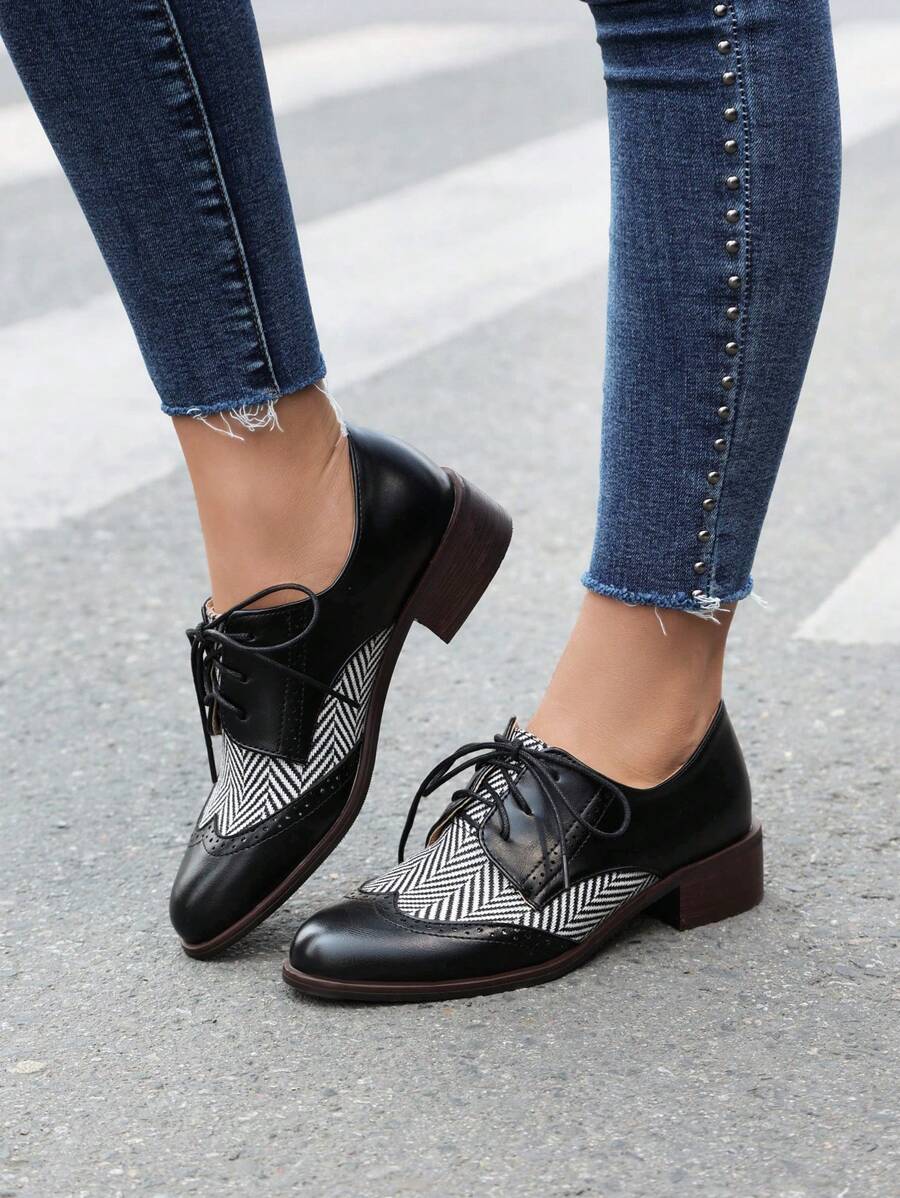 Women's Retro Low Heel British Style Oxford Shoes With Thick Heel And Lace-Up Design