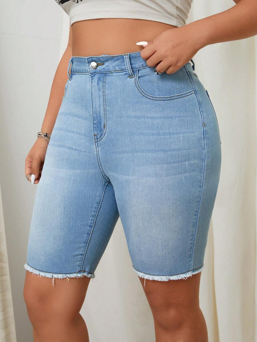 SHEIN EZwear Plus Size Women Denim Shorts With Pockets And Frayed Hem