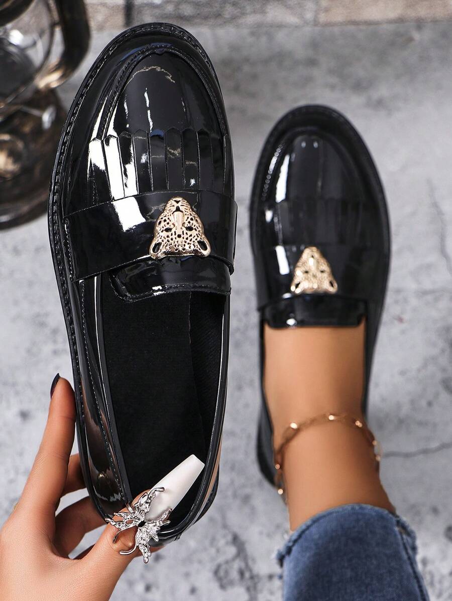 New Women Classic Black Casual Outdoor Four-Season Fringed Loafers With Leopard Head Decoration, Fashionable Lightweight Soft-Sole And Versatile Style For Students, Internet Celebrity And Fairy Style, Vacation And Dotted Flat Shoes