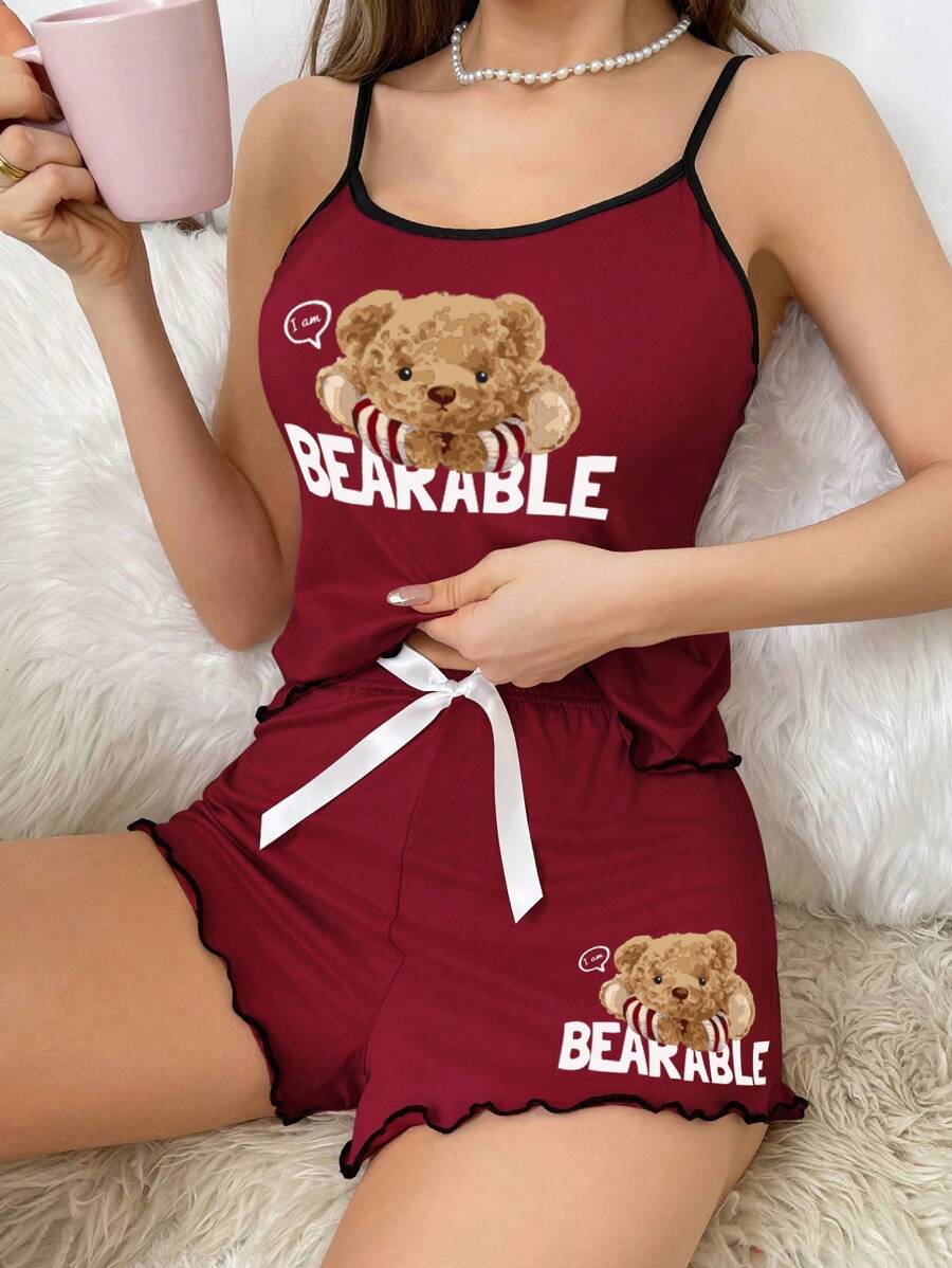 Conjunto de pijama con top tipo camiseta y pantalones cortos con estampado de letra de oso, borde de contraste y volantes
