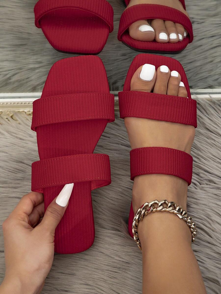 Zapatillas planas de mujer simples para la primavera y el verano, sandalias de una pieza casuales y elegantes, sandalias planas tejidas elegantes de estilo europeo y americano con rayas rojas