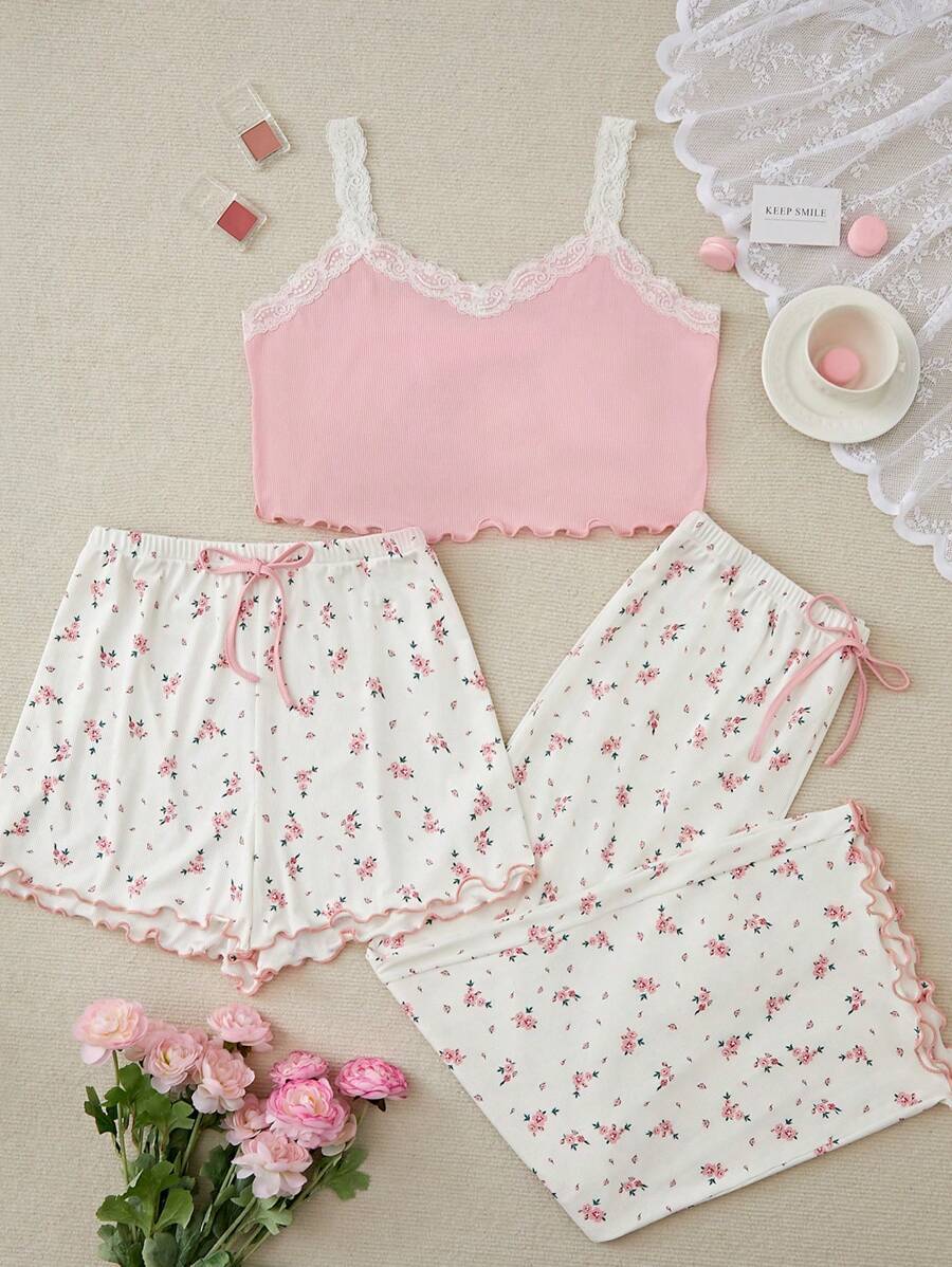 Conjunto de pijama cómodo de talla grande (3 piezas) con top tipo camiseta de encaje parche, pantalones cortos con estampado floral y pantalones