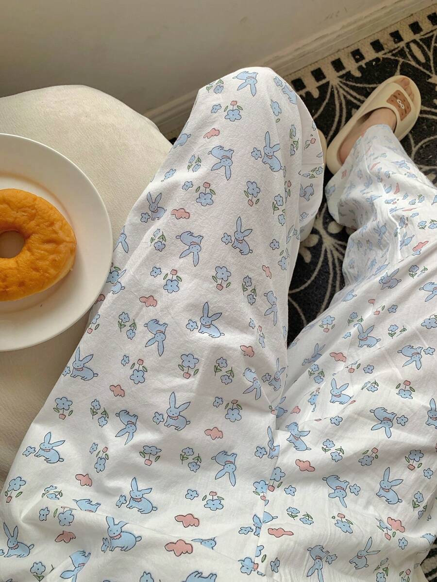 DAZY Dames slaapbroekje met schattig konijntje en kleine bloemprint
