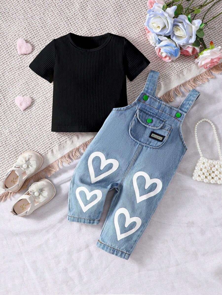 Babymeisje zomer effen kleur T-shirt met ronde hals, korte mouwen en jarretelles met hartjesprint Casual outfit