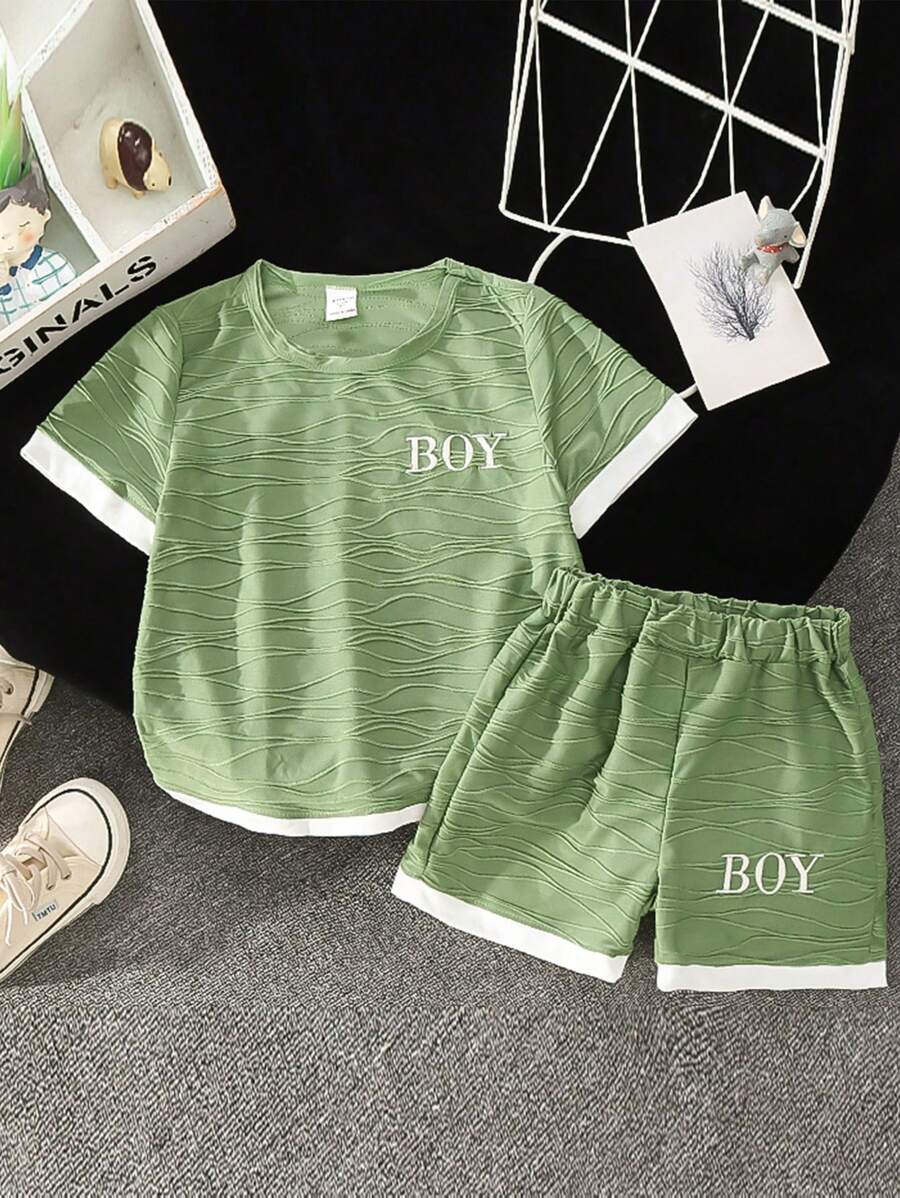 SHEIN BOY Casual Sports Campus Street Style Cute Holiday Green And White Color-Blocking T-Shirt With Embroidery, White Edging And Wave-Like Round Collar Short-Sleeve T-Shirt And White Edging Green Shorts, Suitable For Daily Life, School, Travel, Sports And Spring/Summer Season.