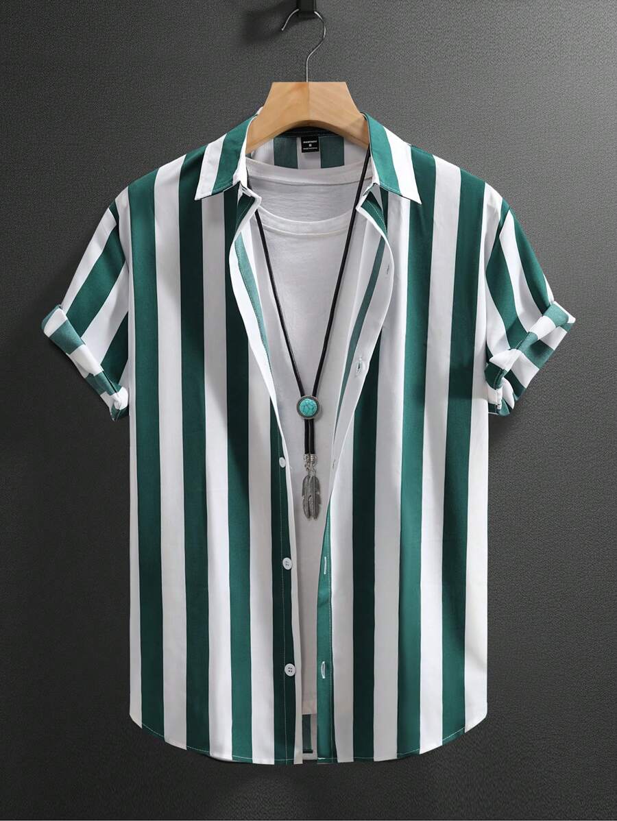 Manfinity Homme Chemise d'été à manches courtes avec rayures et design imprimé, col à revers et fermeture boutonnée à l'avant
