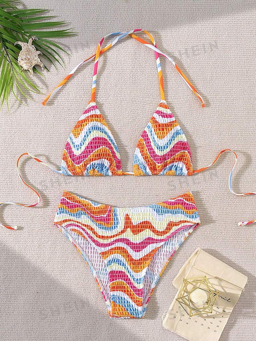 SHEIN Swim Conjunto de bikini simple para mujer con tirantes cruzados en el cuello, estampado al azar para playa de verano