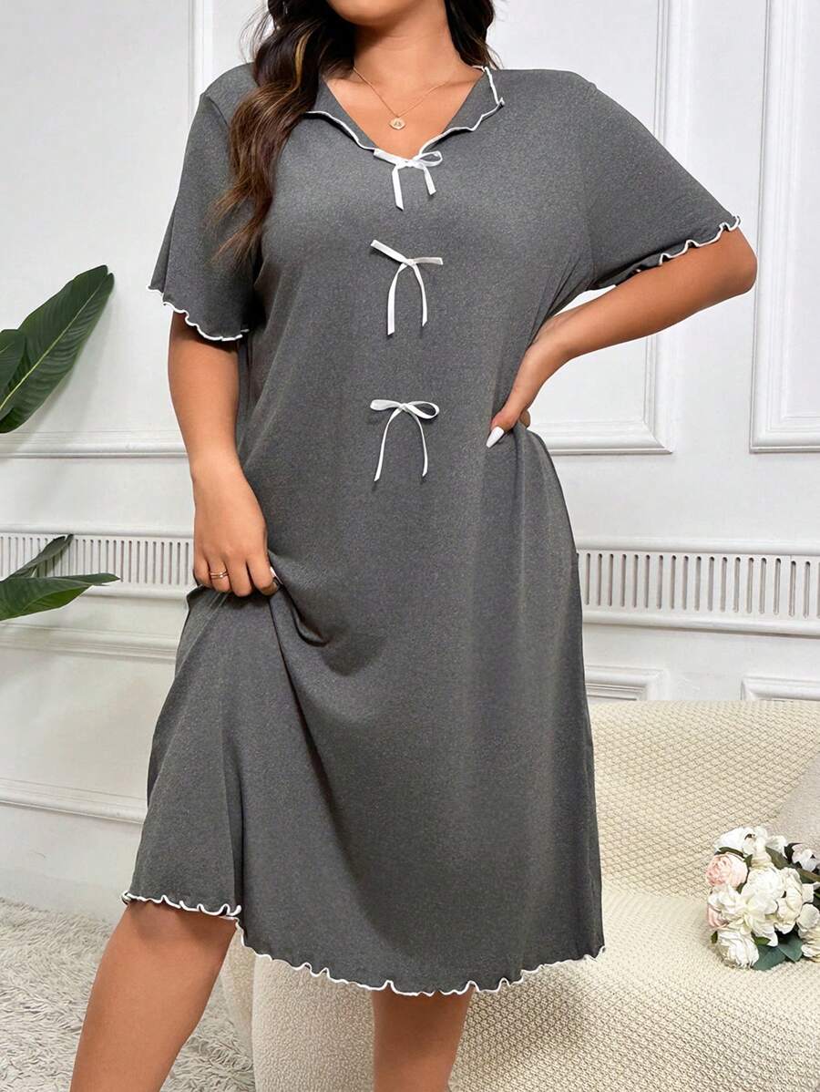 Camisón de noche de talla grande de longitud midi de color gris oscuro simple y elegante con adorno de moño