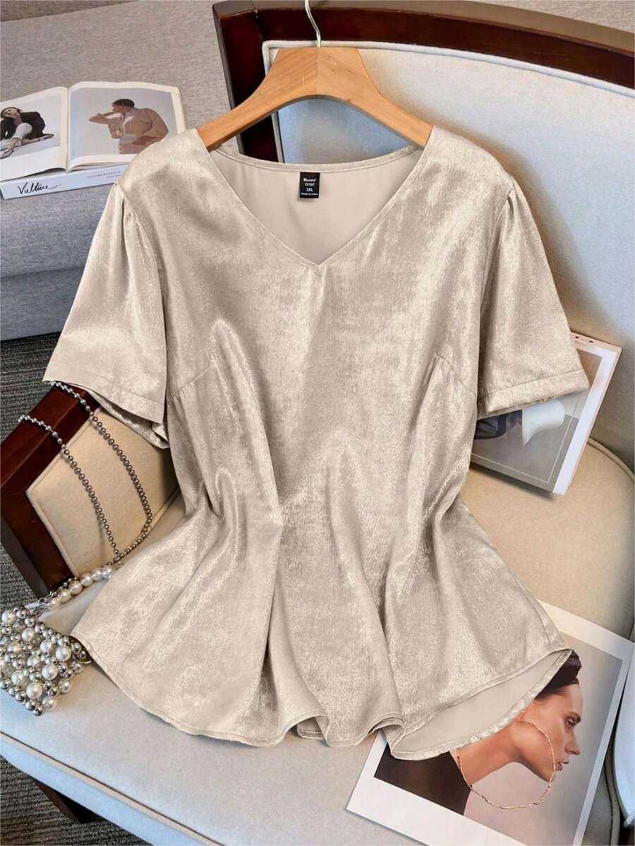 SHEIN Clasi Plus Size Women Solid Color V-Neck Short Sleeve Loose Shirt For Summer