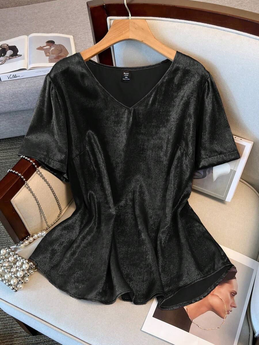SHEIN Clasi Plus Size Women Summer Solid Color V-Neck Loose Short Sleeve Shirt