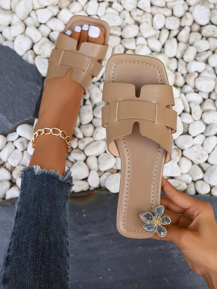 Korean Style Women Flat Sandals Summer Open Toe Slip-On Casual Slides Autumn New Arrival Weaving Decoration Roman Beach Sandals For Women, Fashionable With Skirts On Outing, 2023 Summer Style. French Ladies Beach & Vacation Slipper Flat Sandals, Bohemian Theme. Toe Separator Slip-On Shoes Ideal For Seaside And Casual Walking.