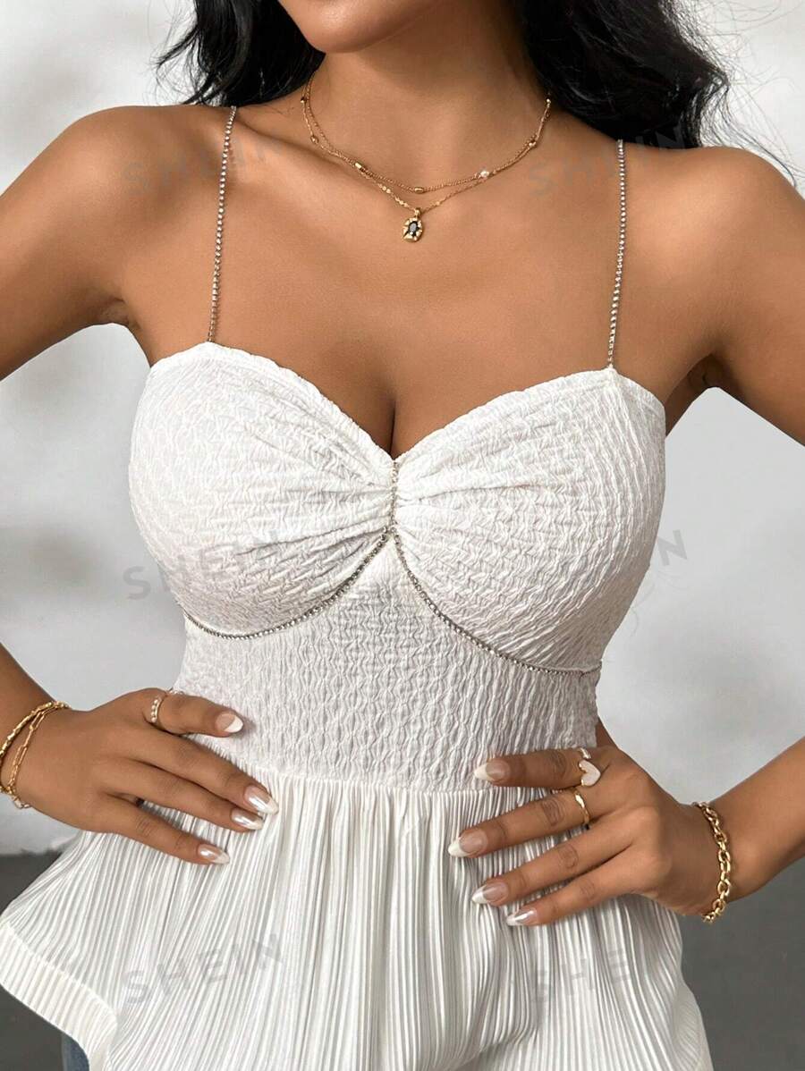 SHEIN Privé Camiseta de tirantes con cadena blanca y adorno de rhinestones, camiseta de tirantes con volante en el ruedo para mujer