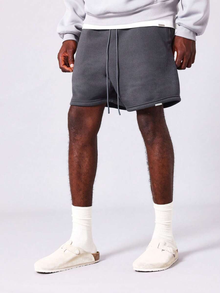 SUMWON Pantalón corto de ajuste regular, de entrepierna caída, esencial