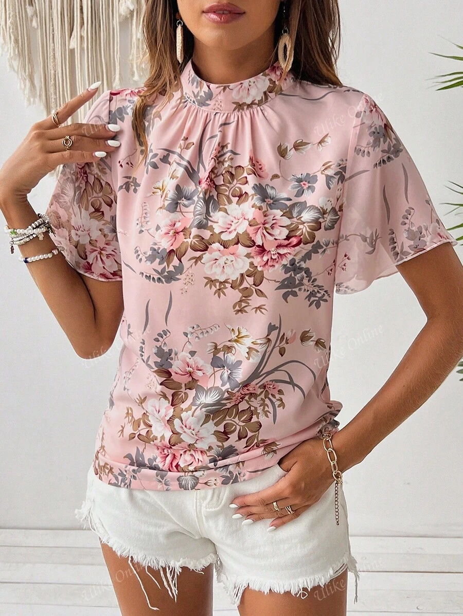 Camisa de manga corta y cuello elevado con estampado floral plisado para vacaciones y ocio