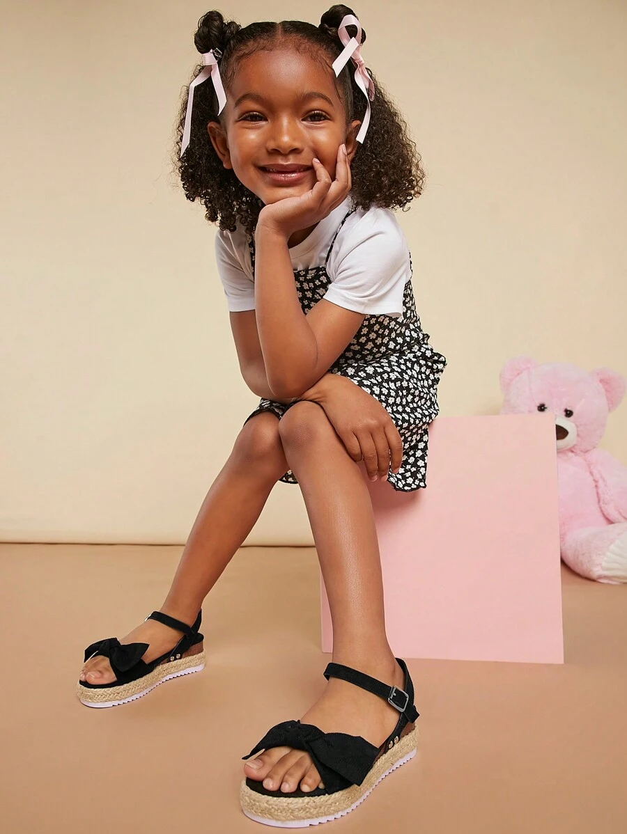Mini mi Schwarze niedliche und rutschfeste Plateau-Espadrillesandalen für Mädchen im Sommer - bequem mit Schleife, verstellbarem Knöchelriemen und weißer Sohle