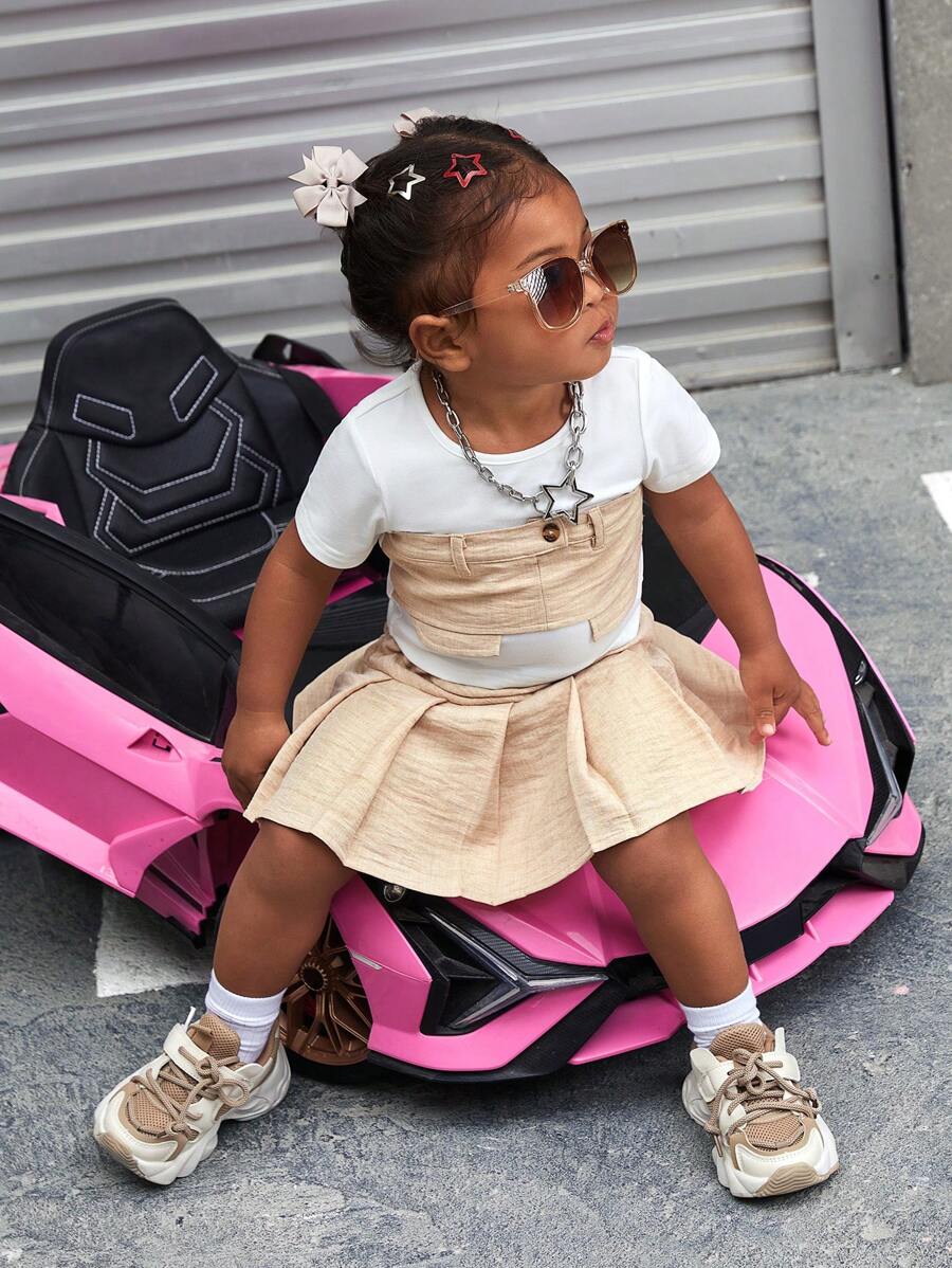 SHEIN Conjunto casual con estilo de vacaciones para bebé niña que incluye top de manga corta color bloque y falda plisada