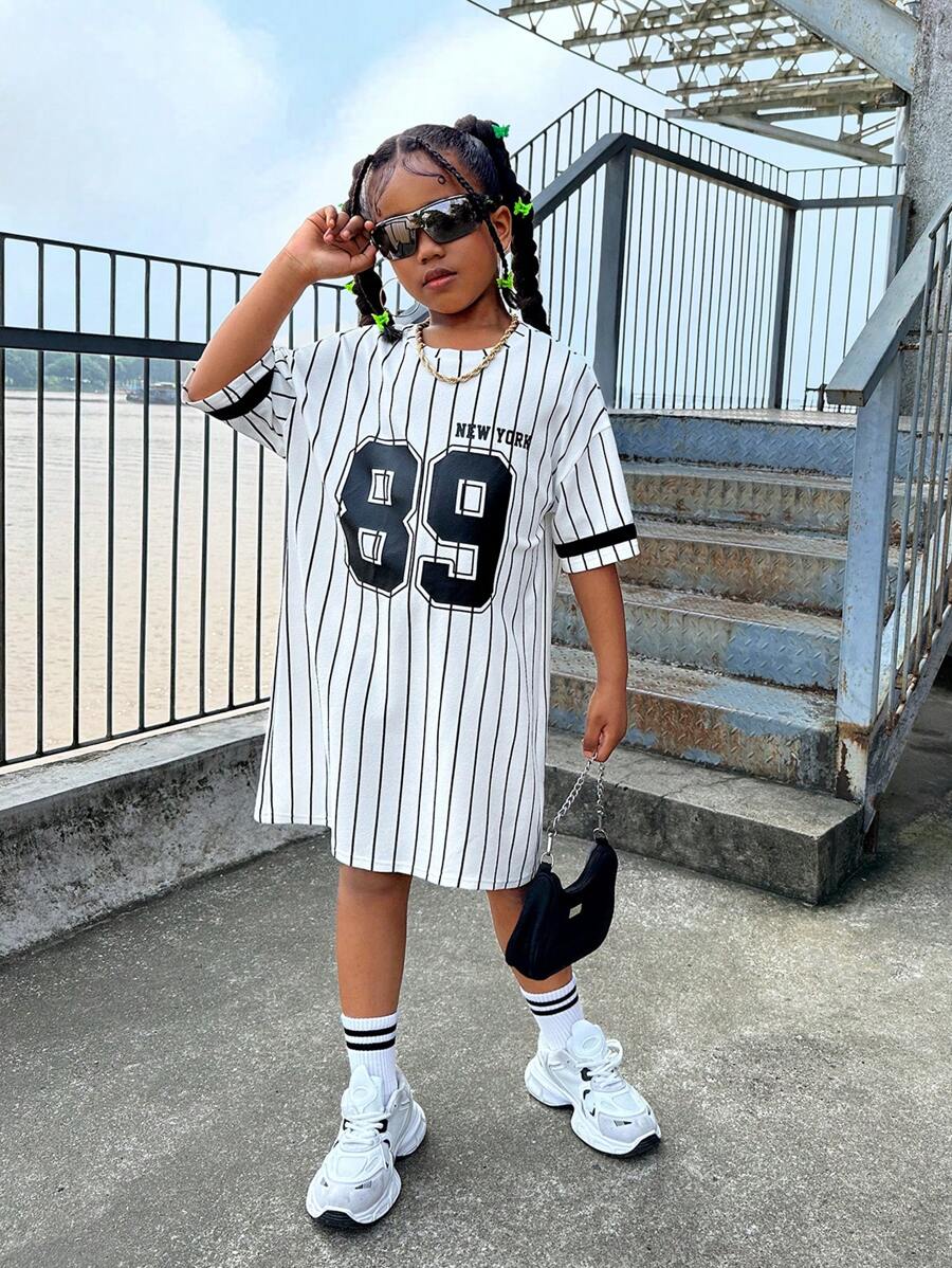 SHEIN Vestido de punto de estilo callejero fresco para niña preadolescente con mangas cortas y cuello redondo con rayas y ajuste flojo, primavera/verano