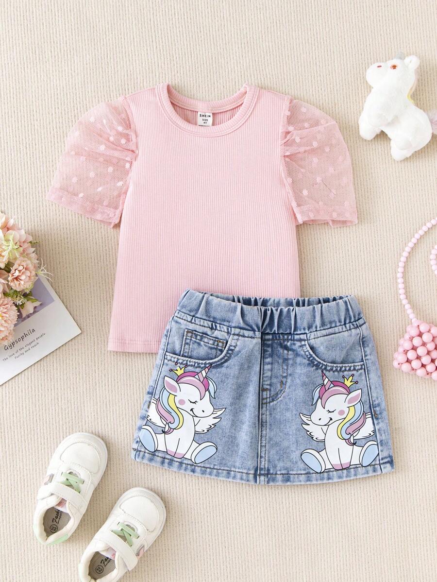 SHEIN Camiseta com efeito jeans para meninas, manga bufante rosa e saia azul com estampa de cavalo, conjunto de 2 peças