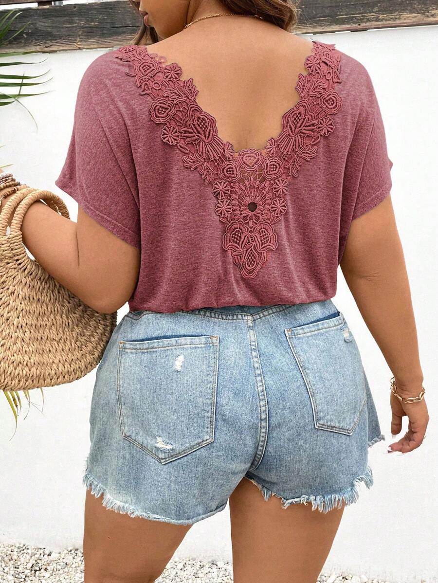 SHEIN Frenchy Camiseta de manga tipo murciélago con encaje en talla grande para tiempo libre, unicolor