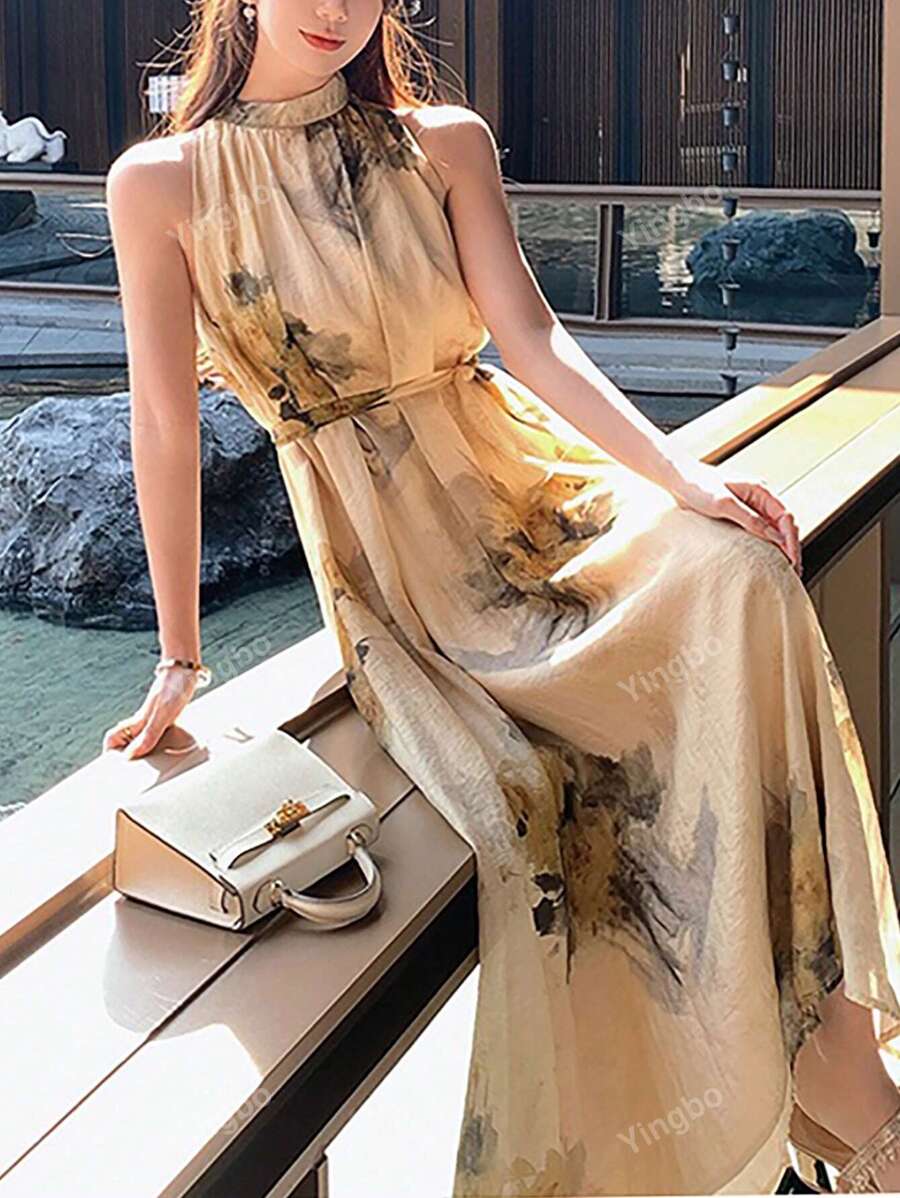 Sommerliches elegantes A-Linie Kleid mit Schmetterlingsdruck und Neckholder