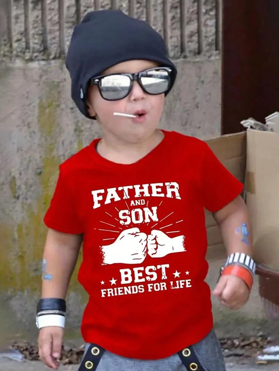 Camiseta casual de cuello redondo y manga corta con estampado de patrón de saludo de puño y pelea de puño para niño joven