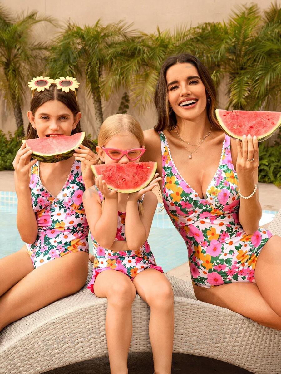 SHEIN Swim Traje de baño femenino de una pieza con estampado floral de playa para verano, atuendos a juego de mamá y yo (se venden por separado)