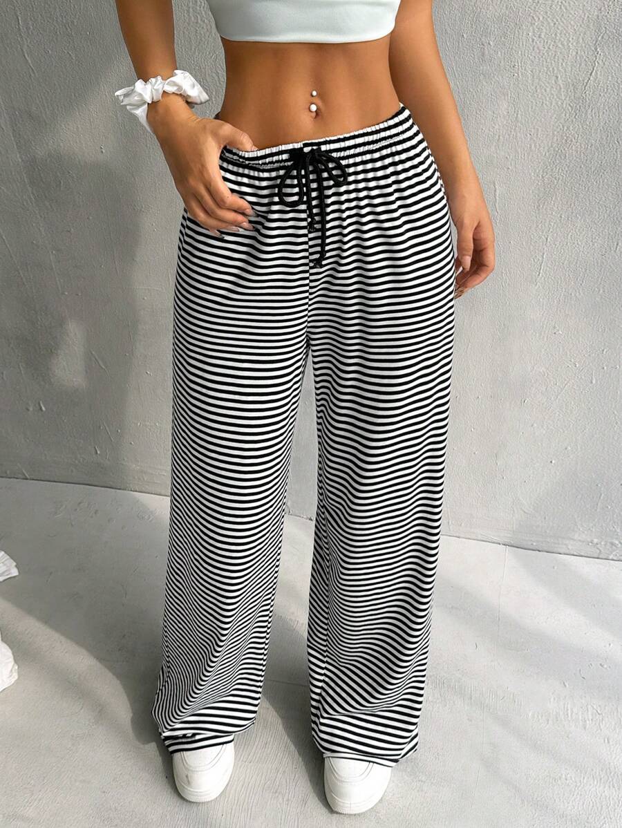 SHEIN EZwear Pantalones casuales sueltos de punto a rayas con cordón ajustable, talla grande