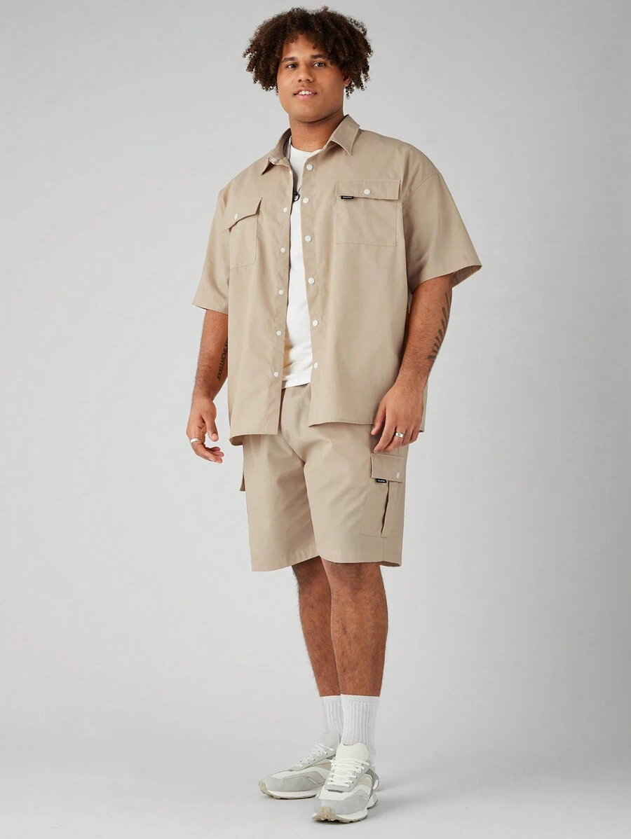 Manfinity VCAY 2 piezas/Conjunto Camisa de trabajo holgada de tejido suelto y talla grande para hombre con mangas cortas caídas y pantalones cortos rectos en la cintura, adecuado para el verano y uso diario