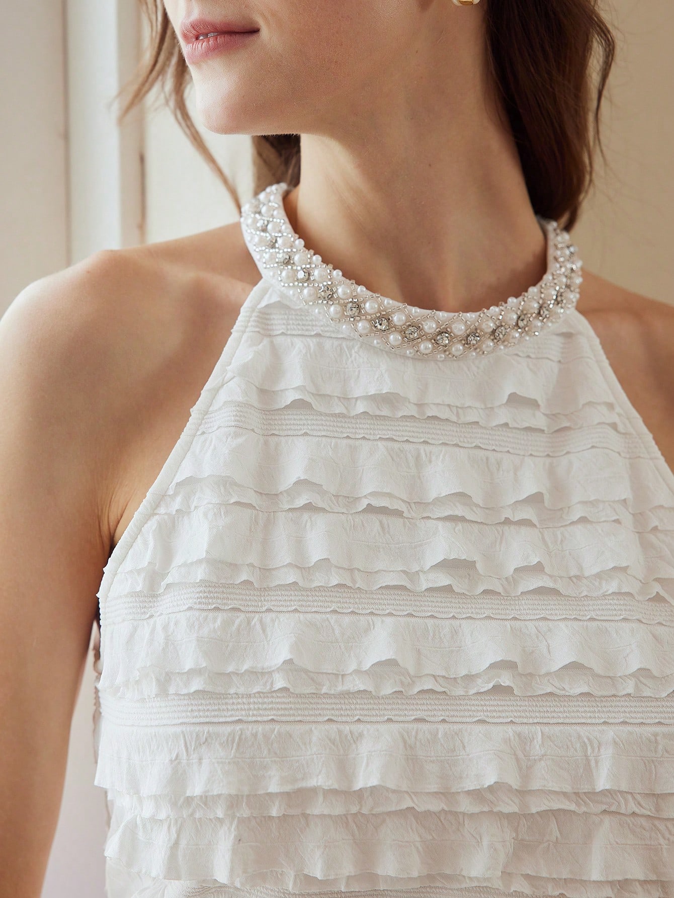 LAYERED RUFFLE TRIM FAUX PEARL HALTER TOP｜Motf