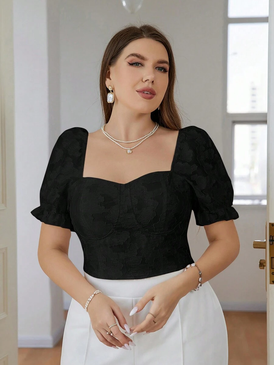SHEIN Essnce Festiwal weselny i walentynki Plus Size Teksturowany materiał Krótka koszula o dopasowanym kroju z wyciętym wzorem kwiatowym