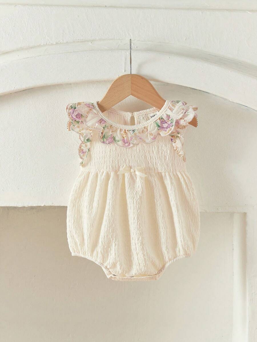 SHEIN Baby Girl Lovely Casual Texture Spliced Floral Printed Romper With Ruffle Hem, Sleeveless, Snap Buttons, Suitable For Summer