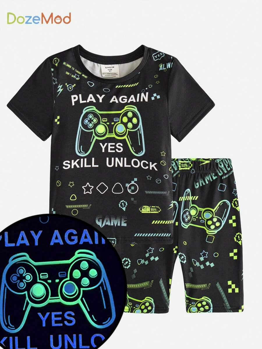 SHEIN Tween Boy nauwsluitende cartoon gameconsole Glow-in-the-Dark patroon T-shirt met korte mouwen en shorts homewear, zomer 2 stks / set