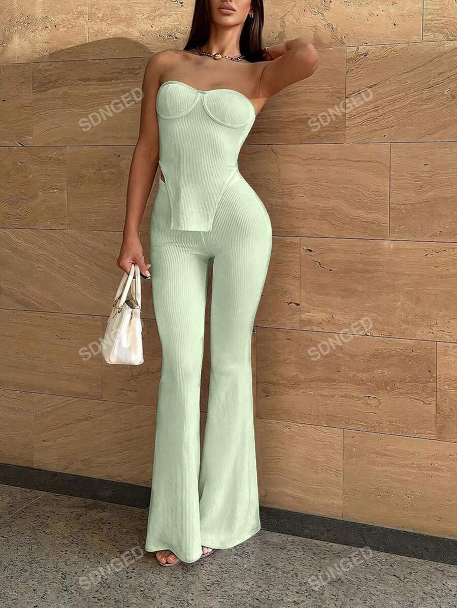 Conjunto de 2 piezas de top bandeau y pantalones acampanados de punto en un unicolor de verano con bajo asimétrico, sexy para mujer