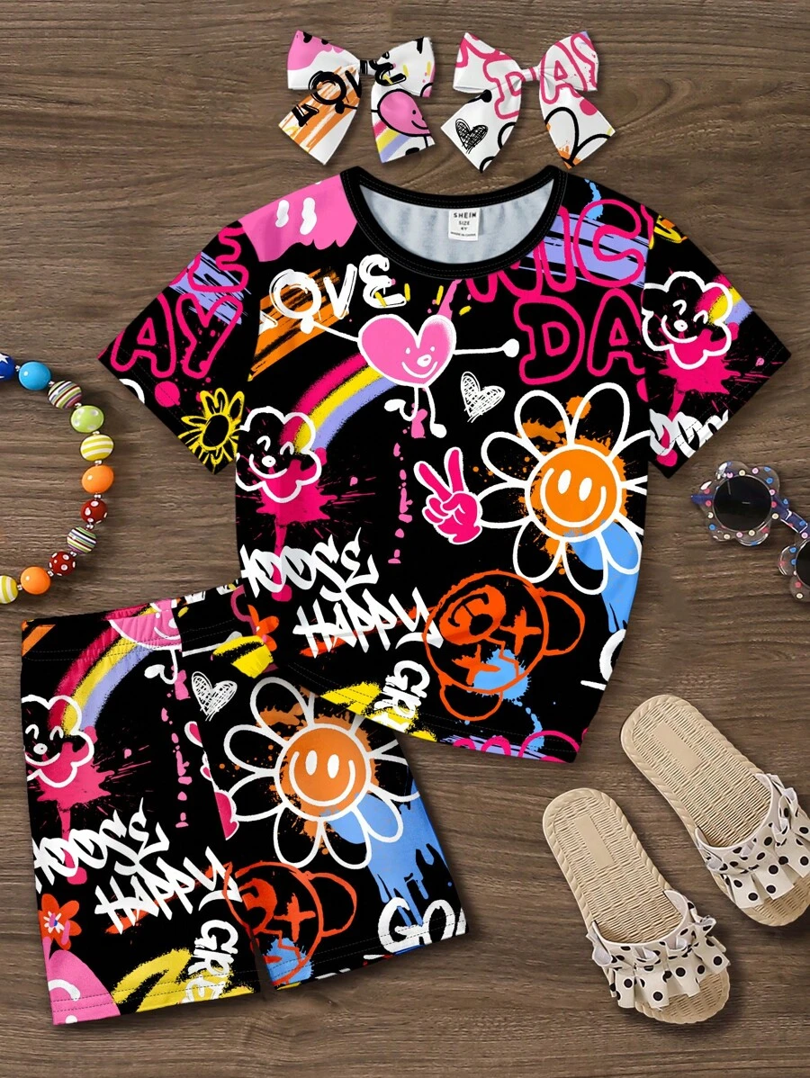 SHEIN 2pcs/Set Summer Casual Graffiti Print Short Sleeve T-Shirt And Shorts With Bears, Flowers, Hearts Design, Suitable For Young Girls