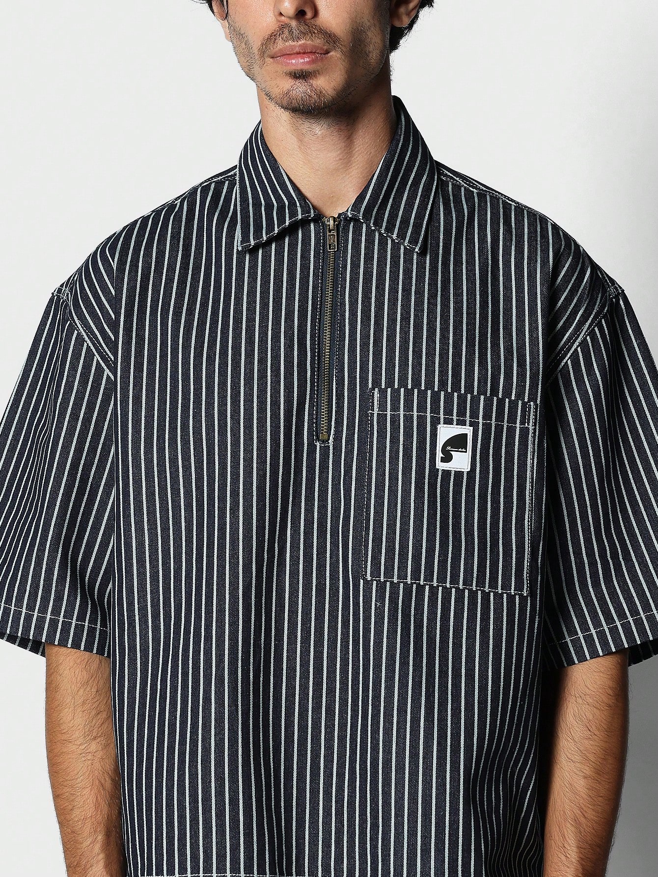 Crop Fit Half Zip Detail Pinstripe Shirt｜Sumwon