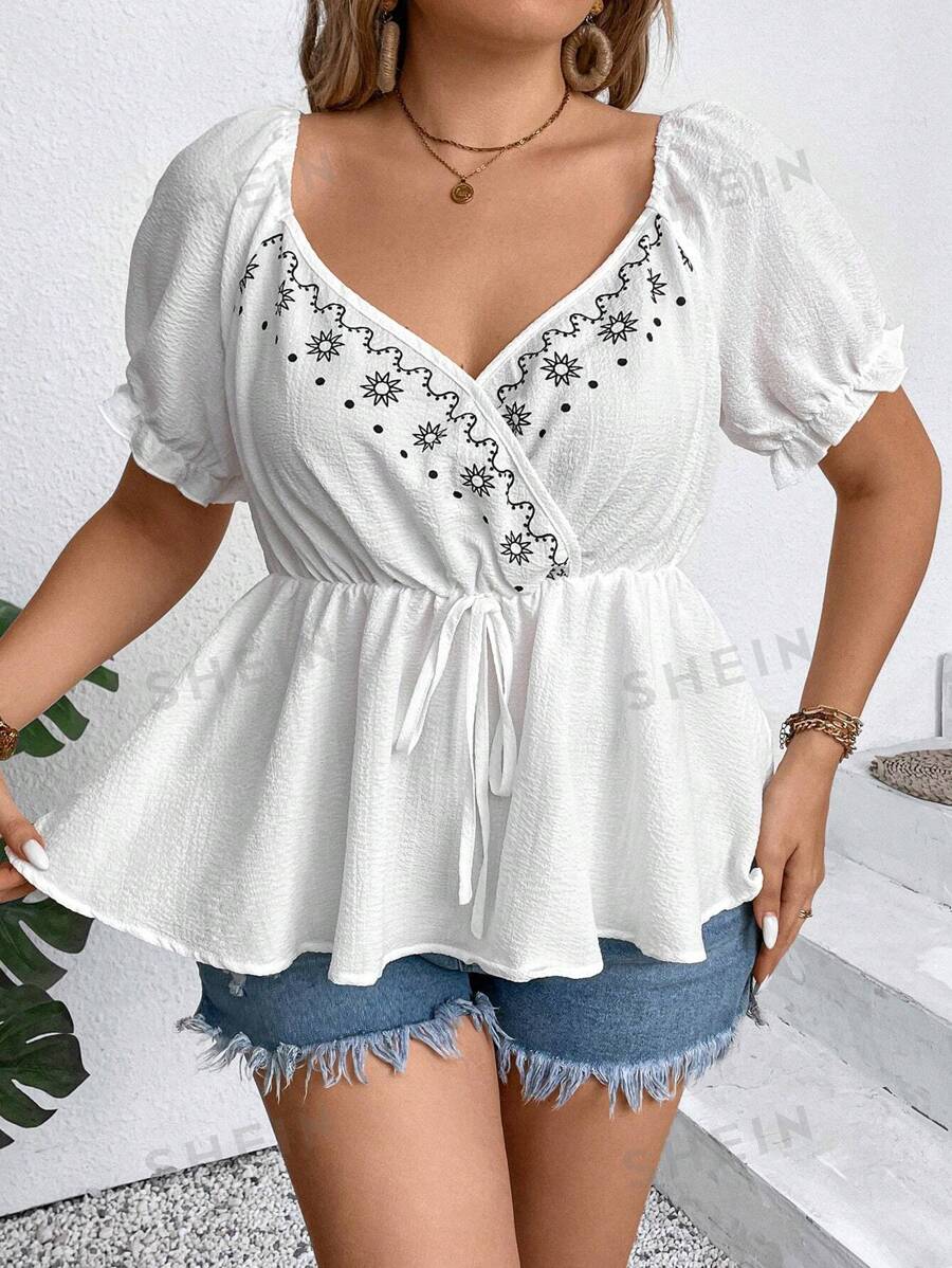 Calvaya Camisa de manga corta con cuello en forma de corazón y estampado gráfico para tallas grandes, casual para el verano