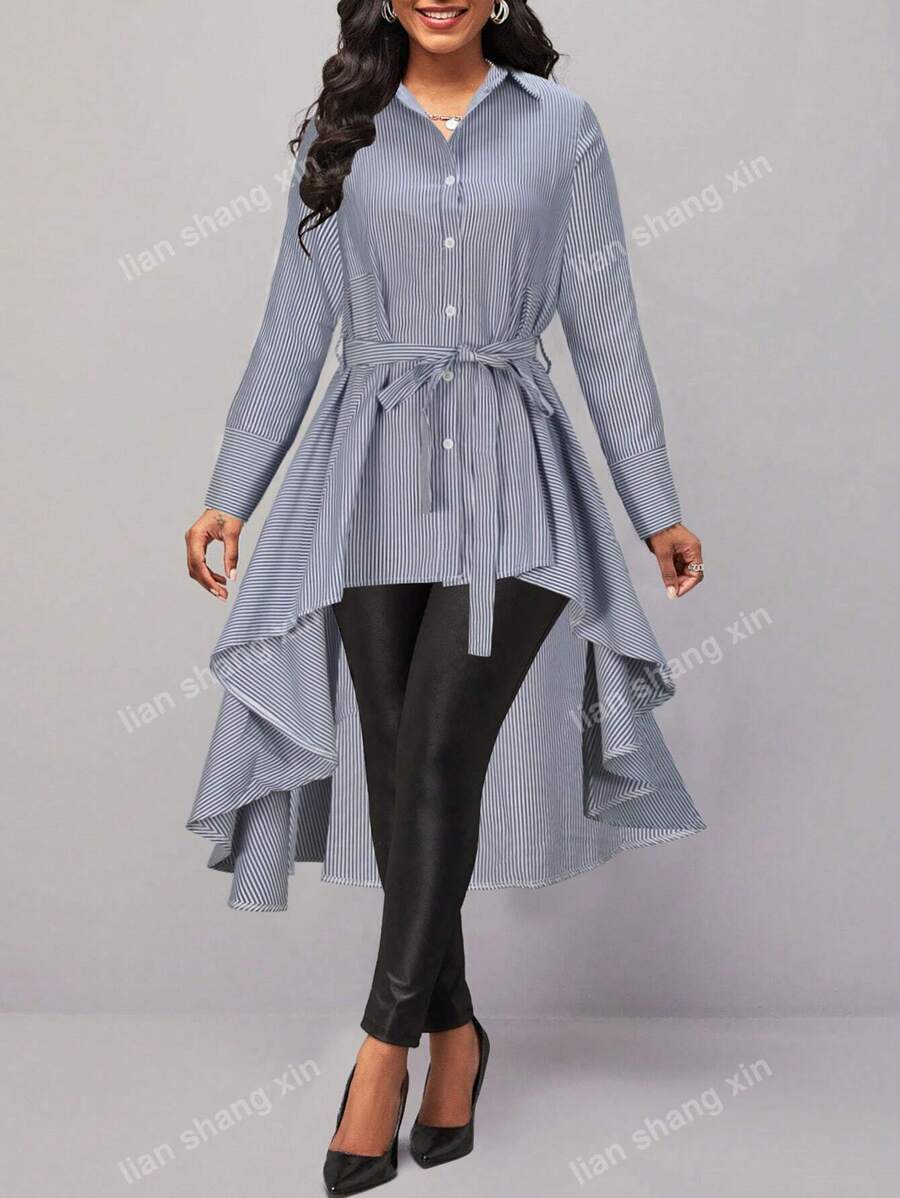 Camicia asimmetrica alla moda a righe per le donne per la primavera e l'autunno