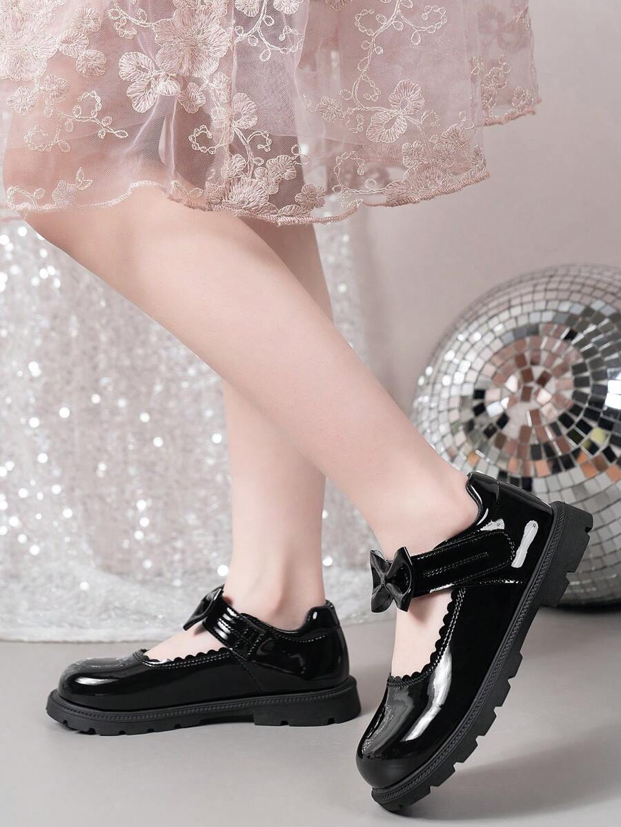 Zapatos escolares planos para niños adecuados para uso diario