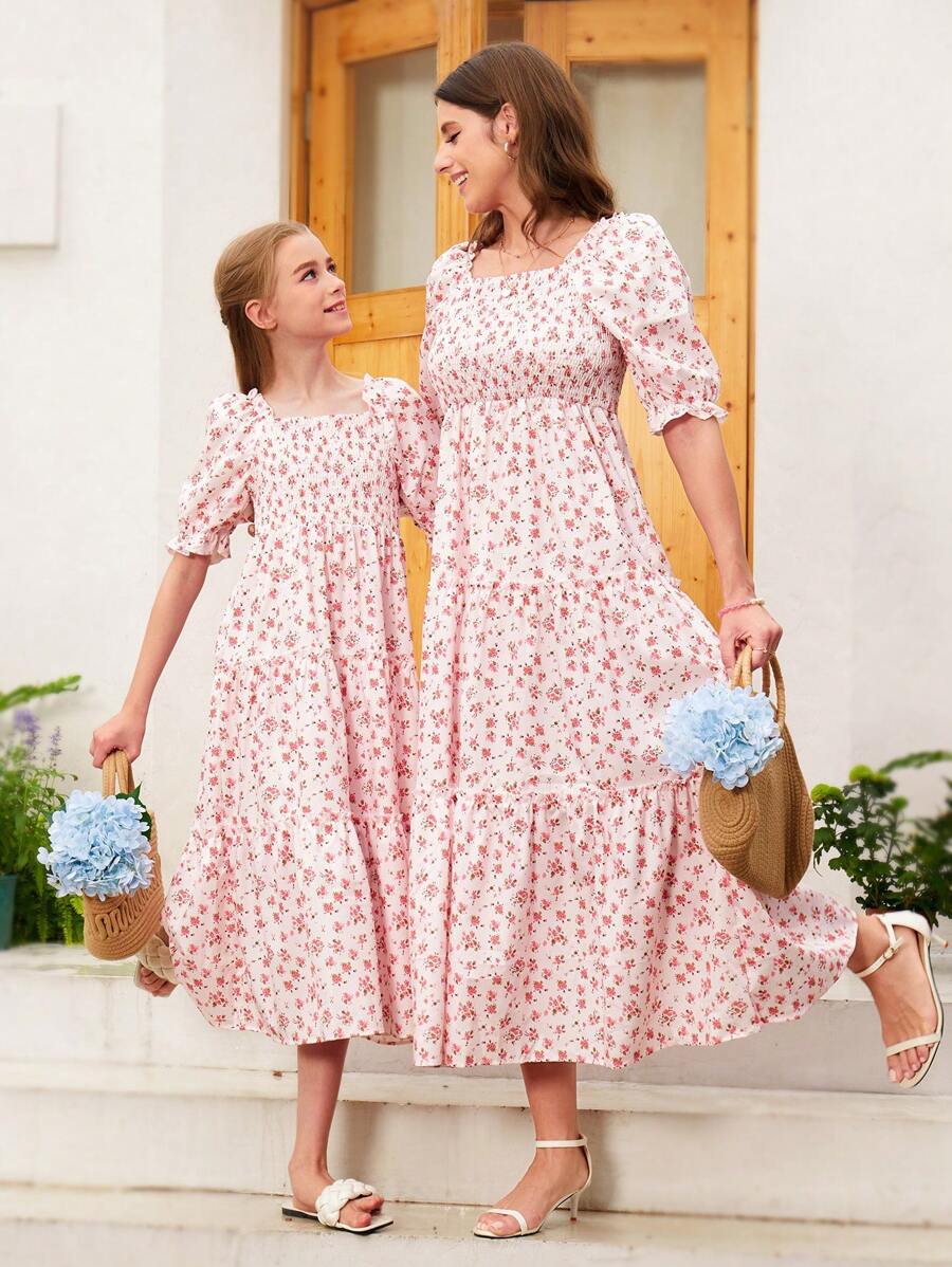 Vestido de verano largo y lindo para niña joven con cuello cuadrado con ribete de volantes, mangas cortas abullonadas y estampado floral