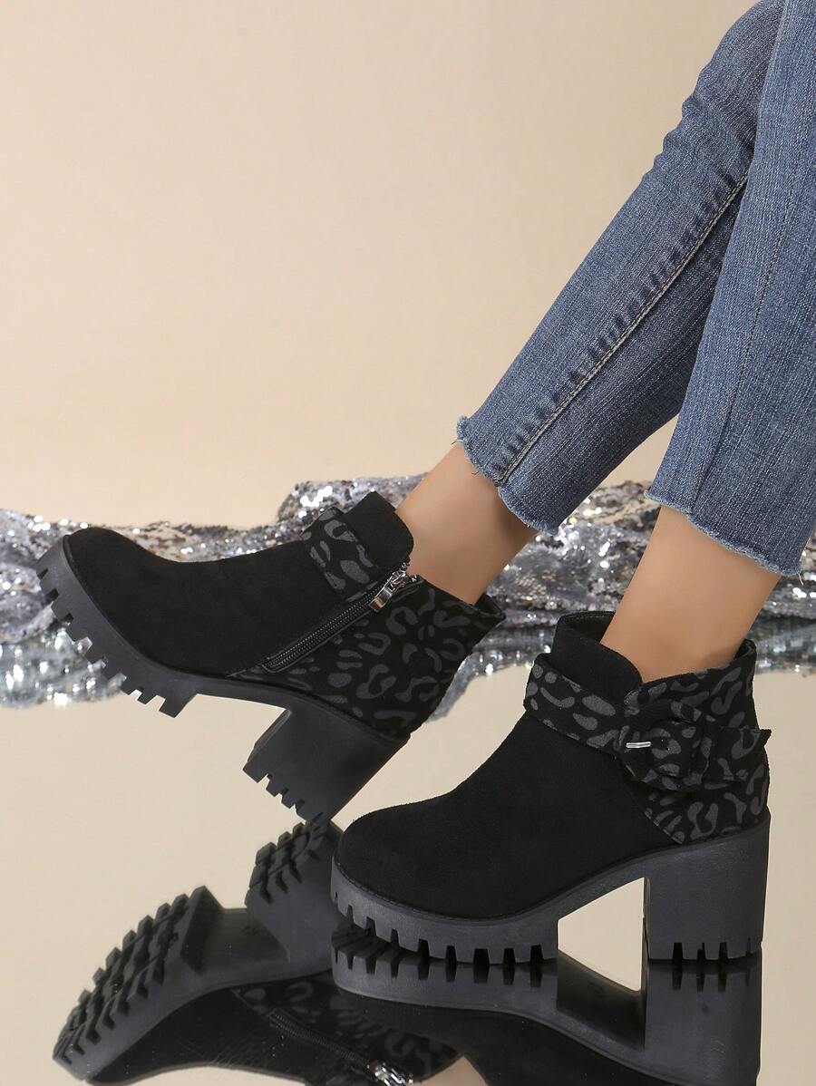 Women's Retro Black Short Boots With Side Zipper And Thick Platform Sole