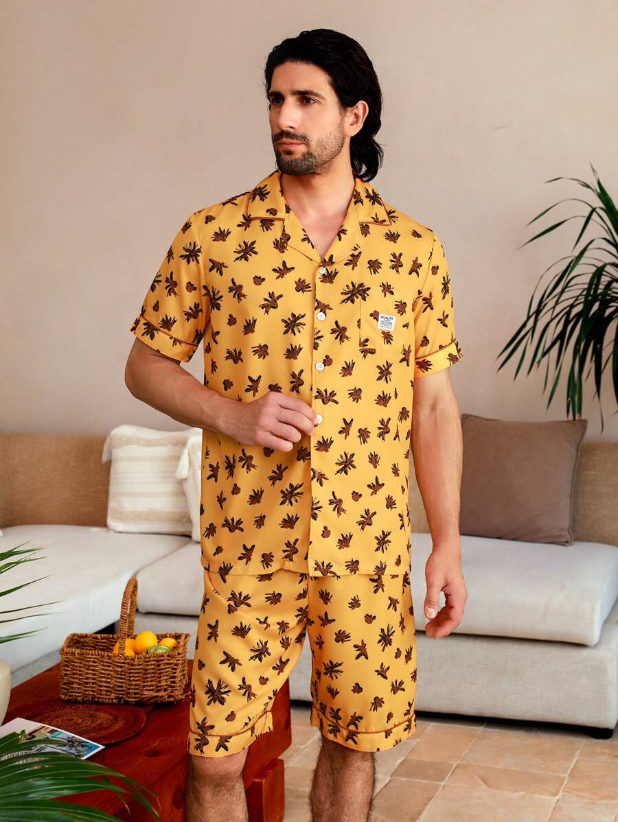 Manfinity ChillVibe Conjunto de ropa de casa de hombre con estampado all-over en camiseta de manga corta y pantalón corto