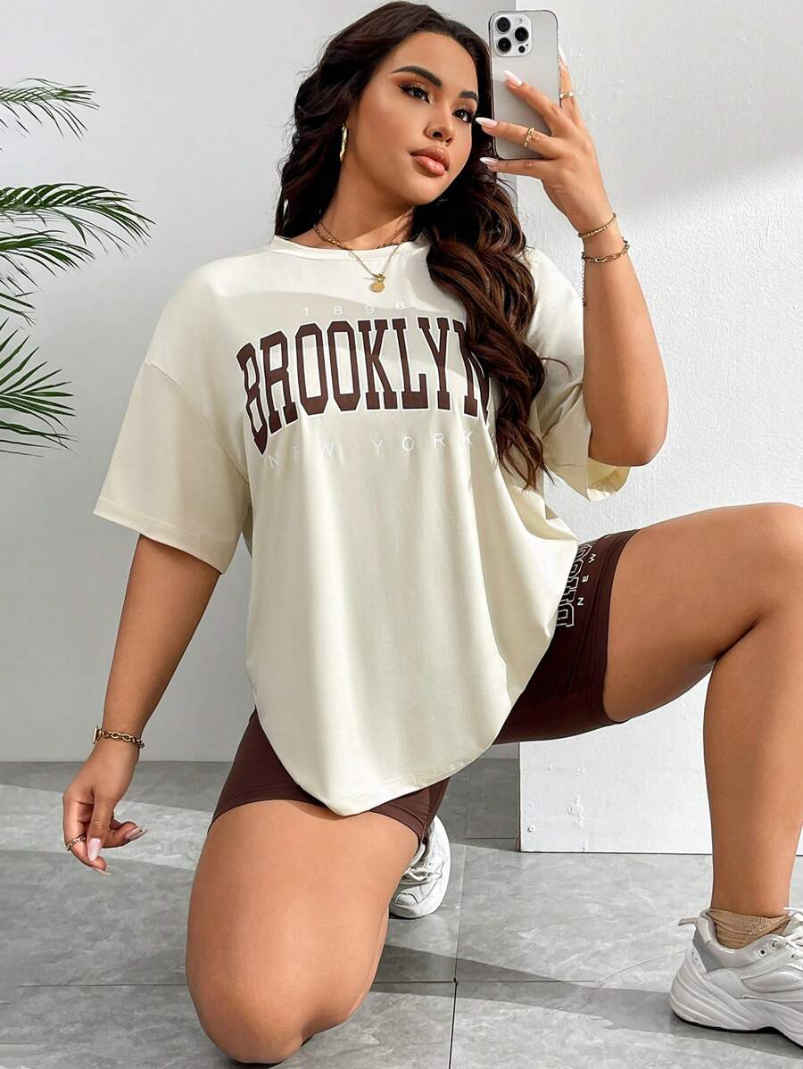 SHEIN EZwear Camiseta de hombro caído con gráfico de letra y shorts de motociclista para el verano en tallas grandes