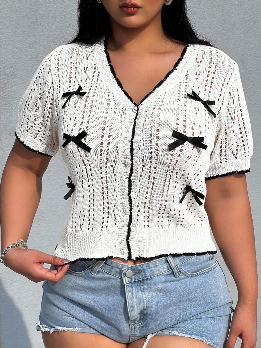 Flirla Plus Size Unikatowy Hollow Out Butterfly & Floral Decoration Dzianinowa Bluzka Z Krótkim Rękawem