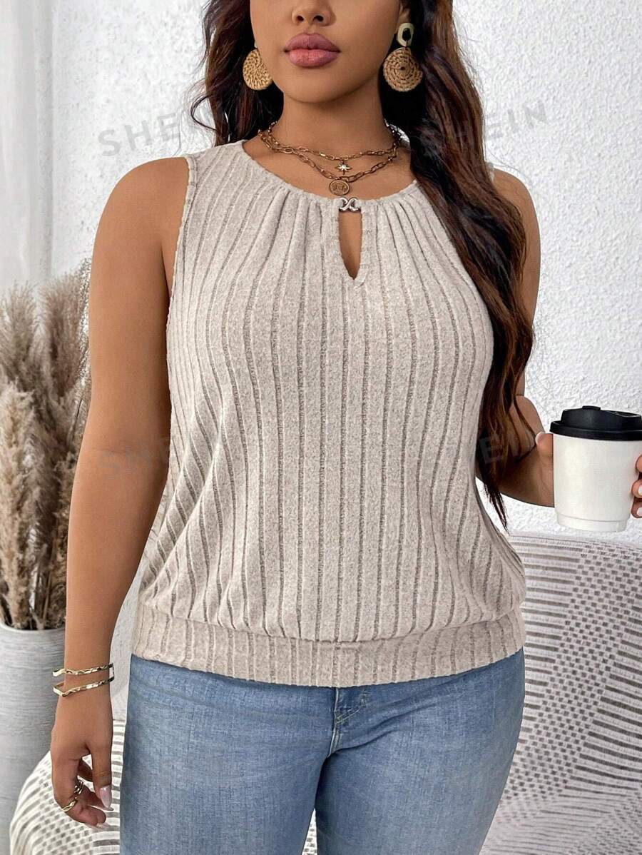 SHEIN LUNE Top de tanque de talla grande con hebilla dorada y mangas en forma de gota de agua sin mangas